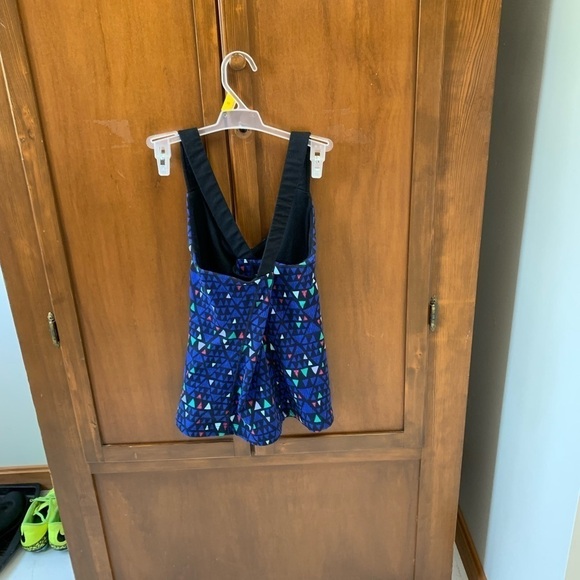 Threads 4 thought active life styles workout tank top wide small recycled poly - Picture 2 of 5